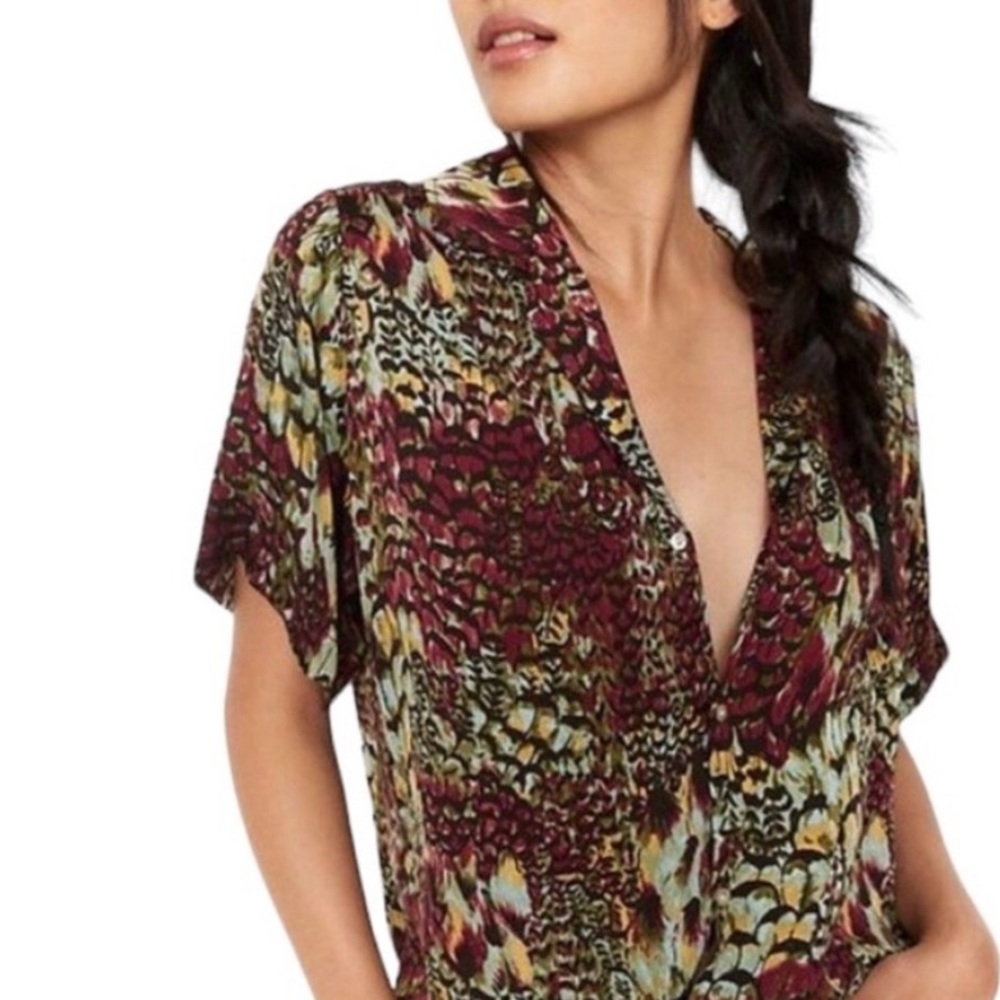 Tiny Feather Patterned Button-Up Shirt